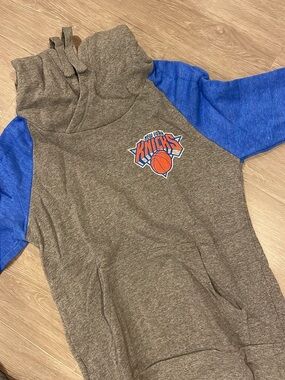 New York Knicks Raglan Sleeve Hoodie - Brown & Royal Blue